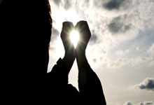 英超豪强对抗势均力敌，惊险战况