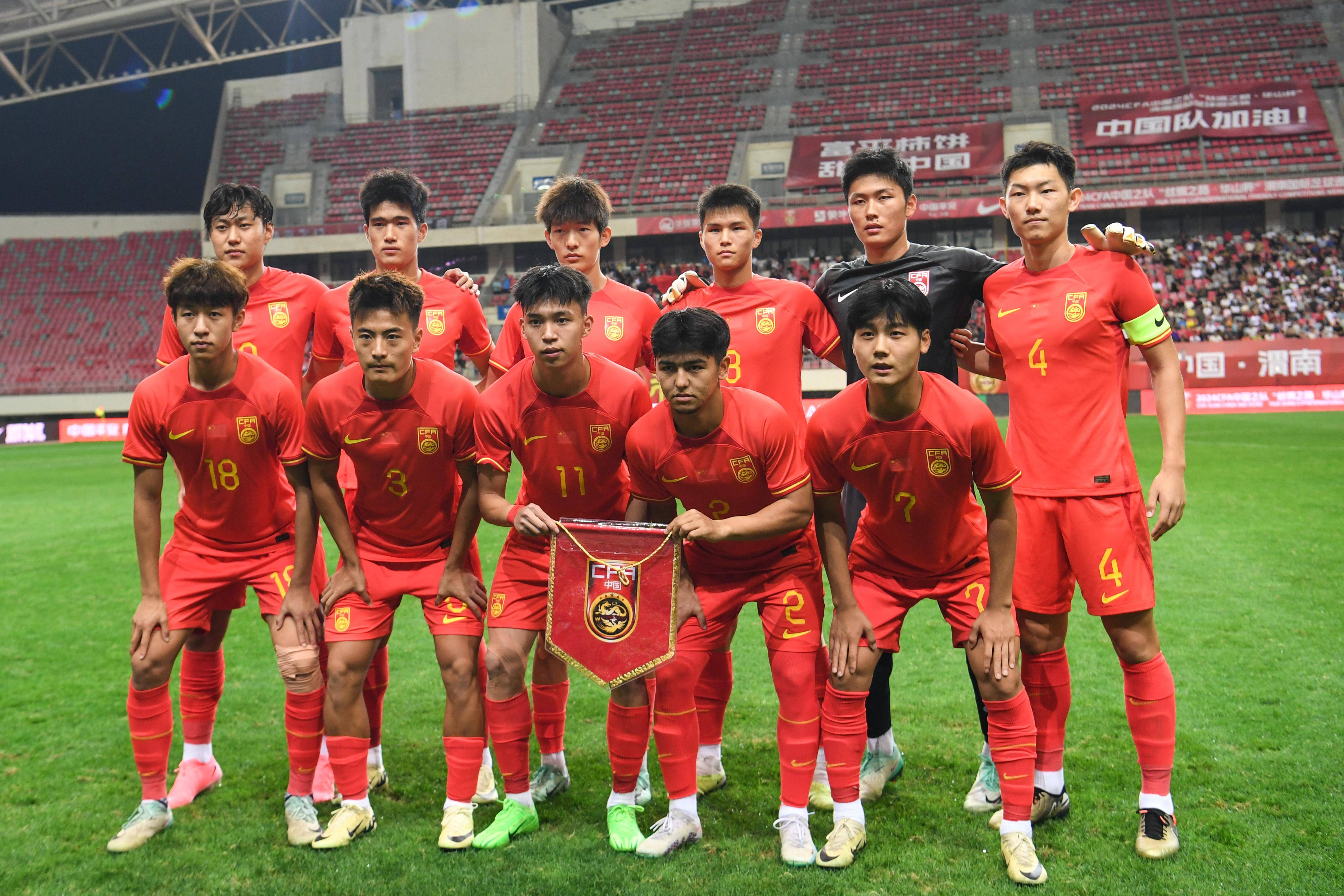 国内足球联赛中球队战术的比拼